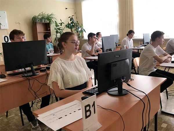 Для проведения экзаменов по информатике в школах используют главным образом импортное ПО – АРПП