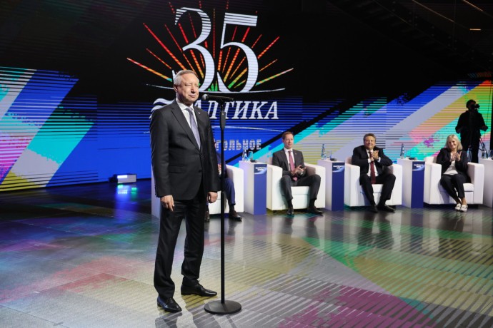Александр Беглов поздравил руководство и коллектив компании «Балтика» с 35-летием предприятия