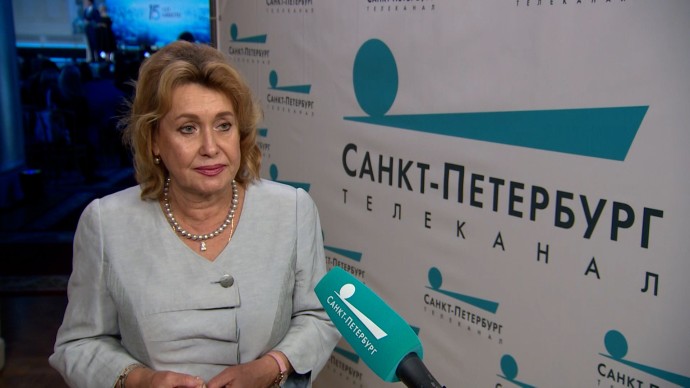 Депутат ЗакСа Петербурга Ирина Иванова поздравила телеканал «Санкт-Петербург» с 15-летием