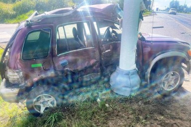 В Валдайском округе 75-летний водитель врезался в грузовик и попал в больницу