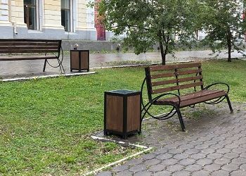 Новые уличные урны устанавливают в Благовещенске