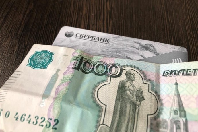 Почему пенсионерам лучше не держать всю пенсию на одной карте
