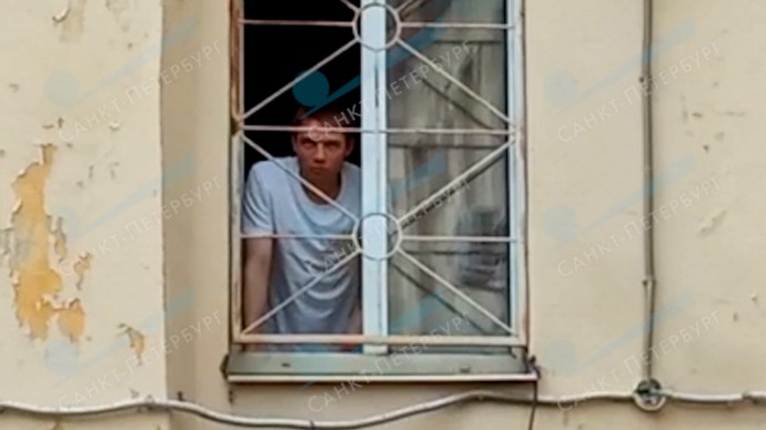 На Кадетской линии неадекватный сосед избил 78-летнего пенсионера до перелома черепа