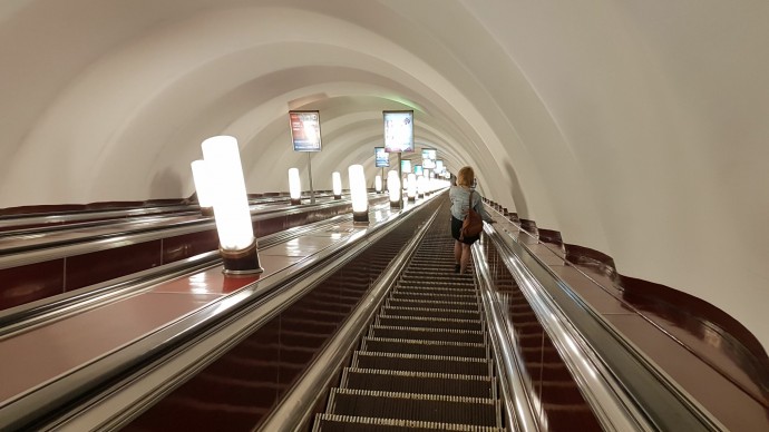Врачи Педиатрического университета спасли малышу руку, которую затянуло в эскалатор метро