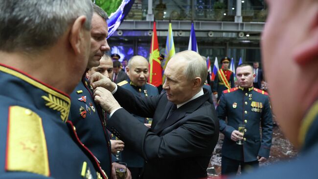 Путин рассказал о значении сплоченности и поддержки в армии