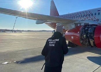 Самолет, выполнявший рейс из Владивостока в Благовещенск, экстренно сел в Хабаровске Самолет, выполнявший рейс из Владивостока в Благовещенск, экстренно сел в Хабаровске