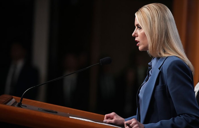 Генпрокурор США заявила о предъявлении обвинений Мадуро и его жене Генпрокурор США заявила о предъявлении обвинений Мадуро и его жене