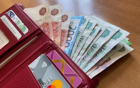 Половина россиян в 2024 году зарабатывала меньше 56,4 тыс. рублей в месяц