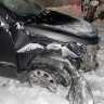 В Магнитогорске автомобиль врезался в забор и электроопору