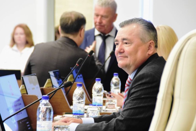 ​Бюджет и поддержка многодетных: Валерий Сухих рассказал о повестке пленарки в ноябре