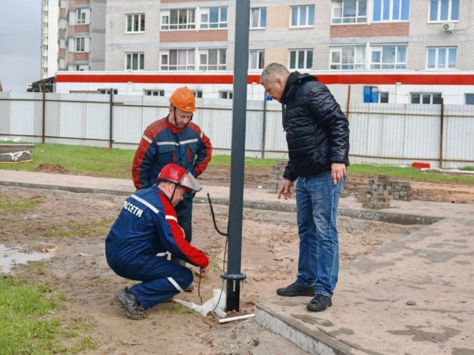 Энергетики «Россети Центр» сделали подсветку памятника МиГ-15 в Ярославле
