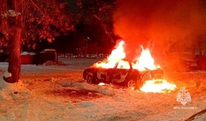 Житель Башкирии попал в больницу при попытке потушить автомобиль Житель Башкирии попал в больницу при попытке потушить автомобиль