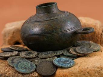 Клад из римских монет: почему археолог-любитель три ночи спал в машине
