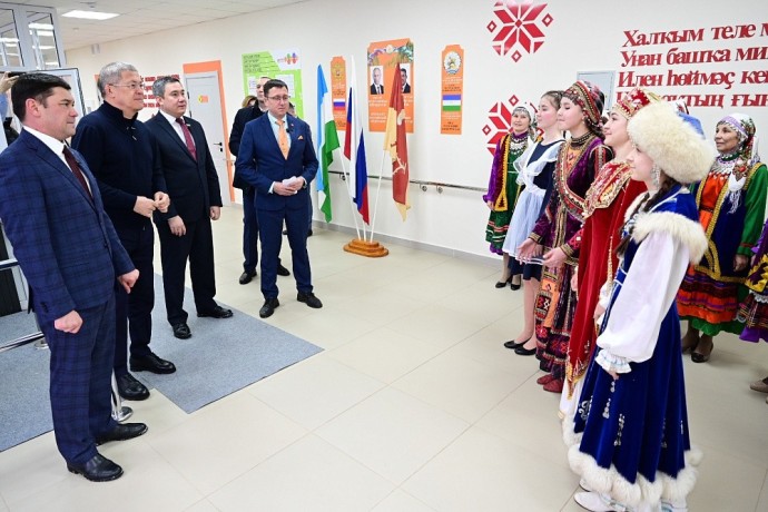 Радий Хабиров посетил новую полилингвальную школу