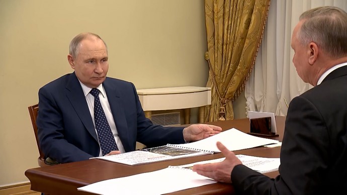 Развитие города и поддержка ветеранов: главные темы встречи Владимира Путина с Александром Бегловым