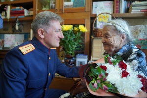 Сотрудники следственного управления по Ивановской области поздравили со 103-летием ветерана Великой Отечественной войны Кухарук Тамару Николаевну