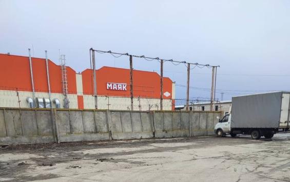 В Курске навели порядок у торгового дома Маяк после замечания администрации В Курске навели порядок у торгового дома Маяк после замечания администрации