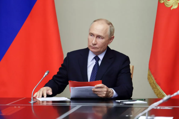К 2027 году вся форма ВС РФ должна быть изготовлена из отечественных тканей