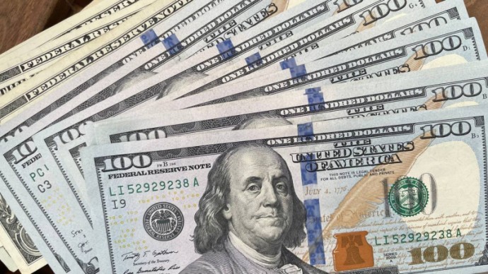 ЦБ снизил курс доллара на 26 декабря до 77,88 рубля