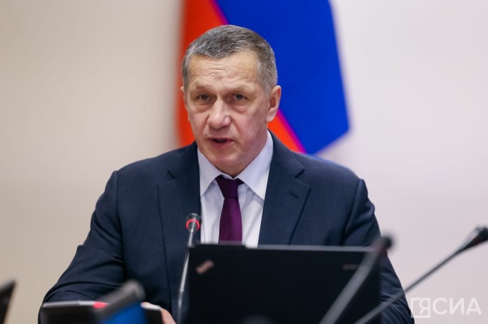 Юрий Трутнев поздравил жителей Дальнего Востока с Новым годом Юрий Трутнев поздравил жителей Дальнего Востока с Новым годом