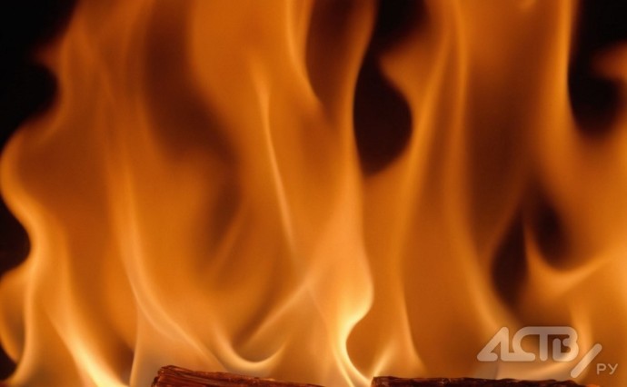 Во Второй Пади огонь охватил 150 квадратов частного дома Во Второй Пади огонь охватил 150 квадратов частного дома