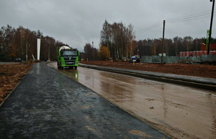 Новую дорогу начали асфальтировать в Костроме Новую дорогу начали асфальтировать в Костроме