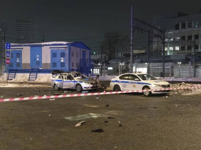 Один полицейский погиб и двое пострадали при детонации взрывного устройства в Москве Один полицейский погиб и двое пострадали при детонации взрывного устройства в Москве