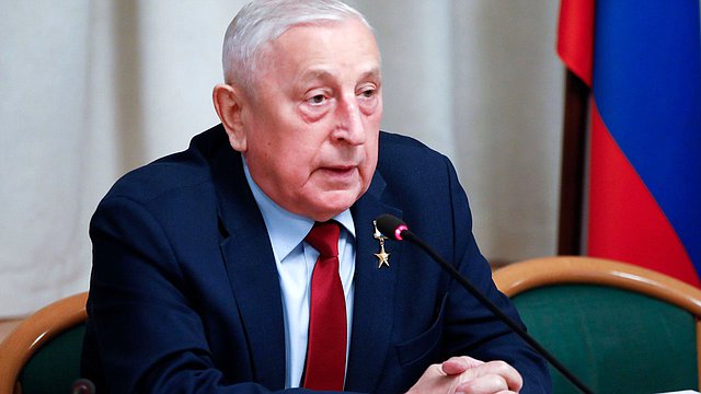 В профильном комитете предложили систематизировать инициативы по учету интересов семей с детьми на северах В профильном комитете предложили систематизировать инициативы по учету интересов семей с детьми на северах