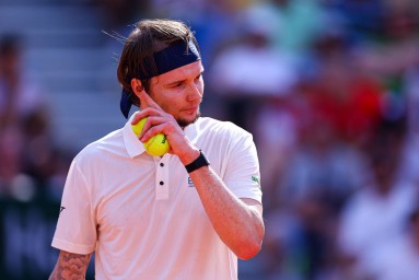 Бублик покинул турнир в Меце, проиграв 222-й ракетке мира