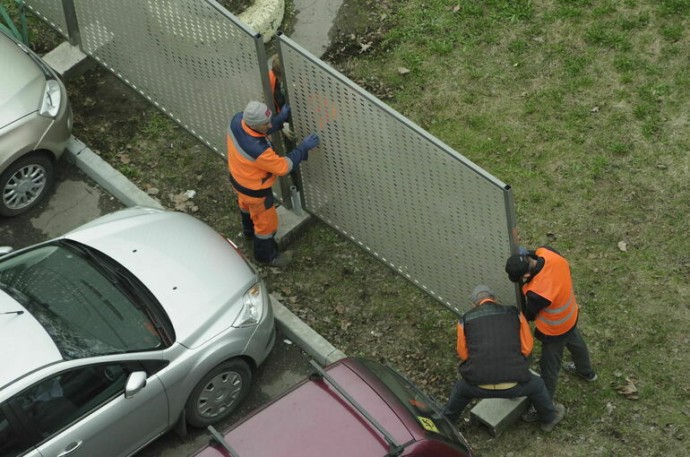 На стройплощадках в Москве разрешили ставить высокие ограждения