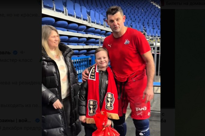 Игроки «Локомотива» встретились с мальчиком, в которого попала шайба