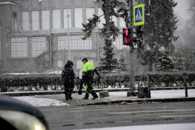 Зимой без луж: в Петербурге коммунальщики ускорили очистку системы водоотведения