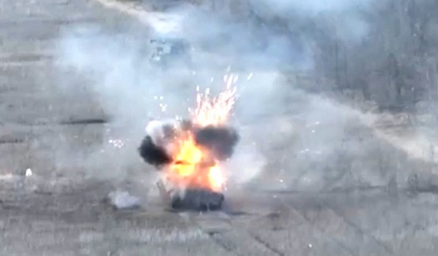 На видео показали, как Т-72Б3М получил прямое попадание, но продолжил вести бой