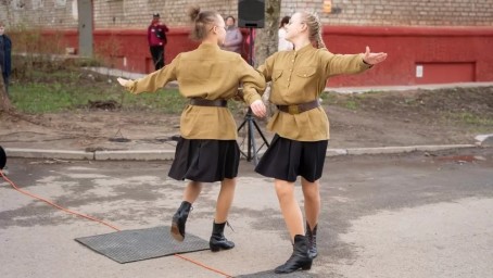 В Кирове начались дворовые концерты для ветеранов