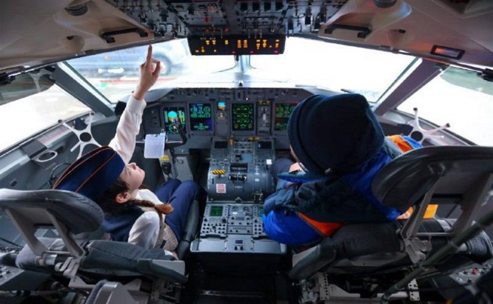 Мечта взлетела: школьница из Южно-Сахалинска примерила профессию стюардессы Мечта взлетела: школьница из Южно-Сахалинска примерила профессию стюардессы