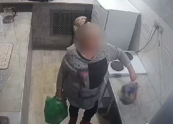 Благовещенскую пенсионерку не стали наказывать за кражу красной икры