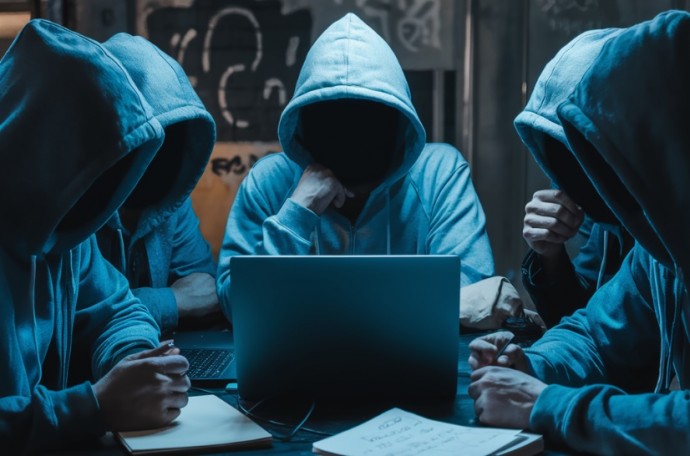 Мошенники похитили деньги у студентки и безработного: хроника преступлений в Якутии за сутки