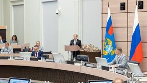 Виталий Савельев вручил награды работникам железнодорожной отрасли
