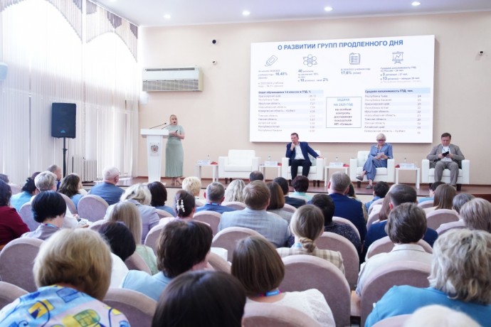 Окружное совещание с представителями органов власти в сфере образования открылось в Кузбассе