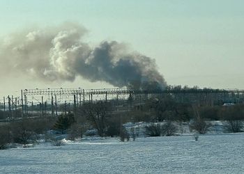 Трехквартирный дом загорелся в амурском селе