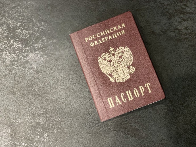 В Карелии мужчину лишили гражданства за оскорбление российского паспорта