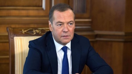 Киев разворовал переданные Западом 500 миллиардов евро, заявил Медведев