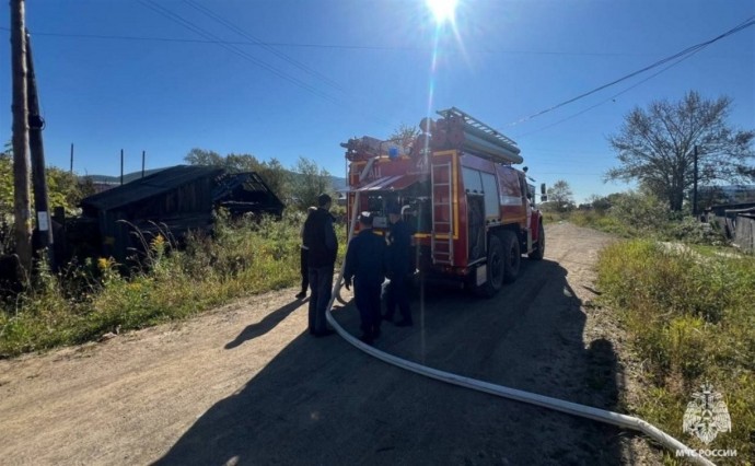 Крыша сторожки горела в Охе Крыша сторожки горела в Охе