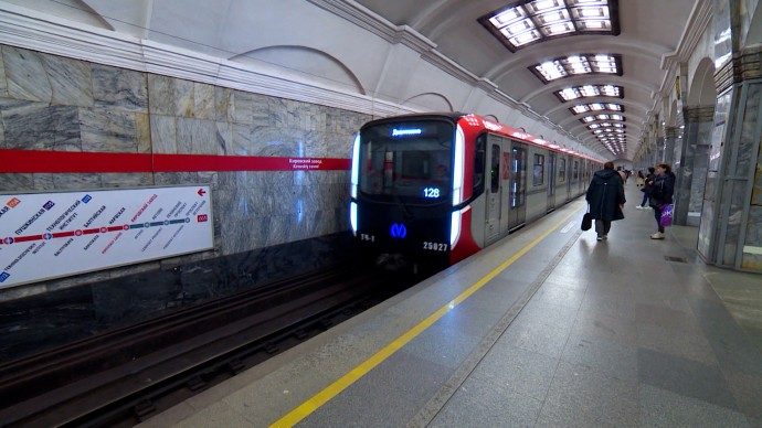 В петербургском метро неизвестный пытался потрогать рукой подростка
