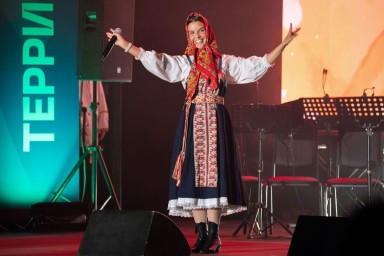 Хит, звучавший в школах Серпухова, признали лучшим в стране