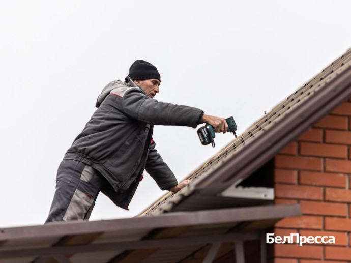 В Шебекинском округе за неделю восстановили 248 домов, повреждённых при обстрелах В Шебекинском округе за неделю восстановили 248 домов, повреждённых при обстрелах