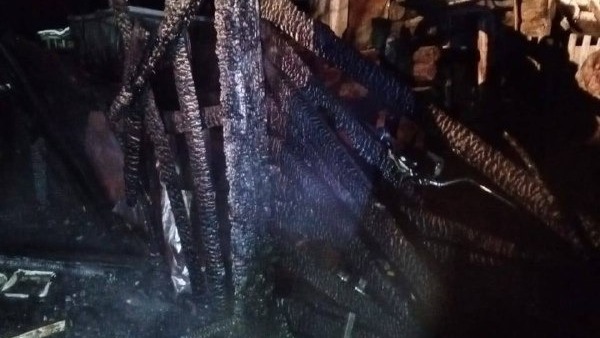 В Башкирии в сгоревшем сарае обнаружили погибшего парня В Башкирии в сгоревшем сарае обнаружили погибшего парня