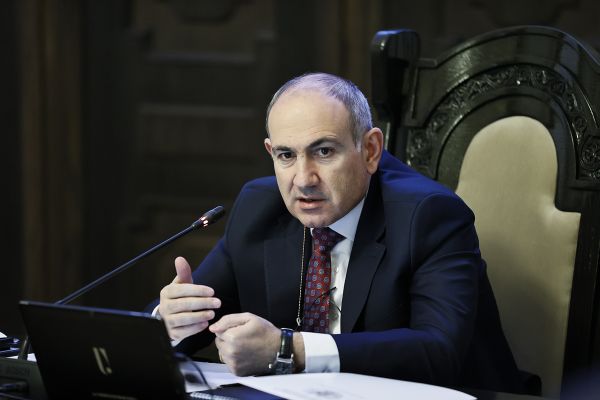 Пашинян собирается лично инициировать изменения в Конституцию Армении