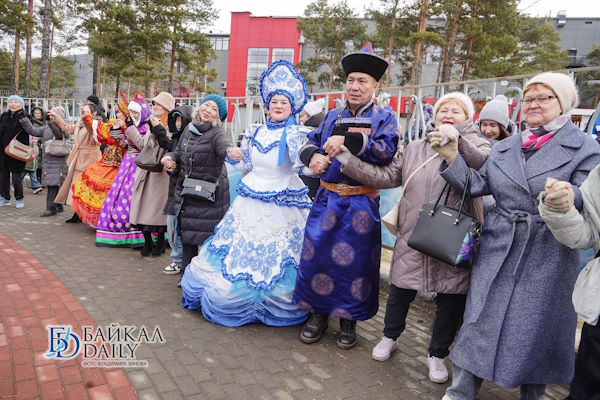 В Улан-Удэ концертом отметили День народного единства В Улан-Удэ концертом отметили День народного единства