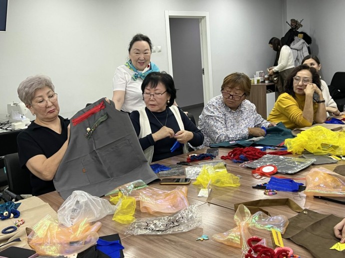 В Якутии создали первые сенсорные фартуки для людей с деменцией